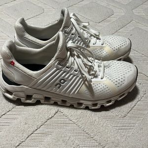 ON Running Cloudswift women, gently used